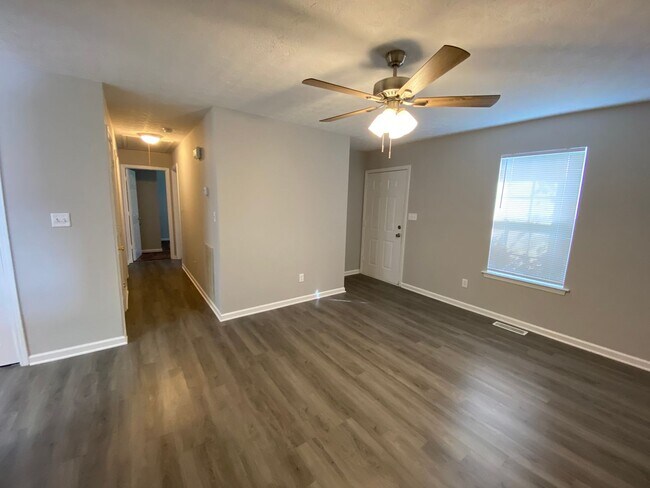 Foto del edificio - 415 Moonlite Ave