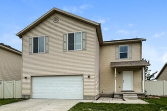 Building Photo - 2192 Cedar Trails Way N