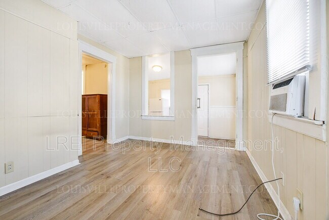 Building Photo - 1709 W Gaulbert Ave