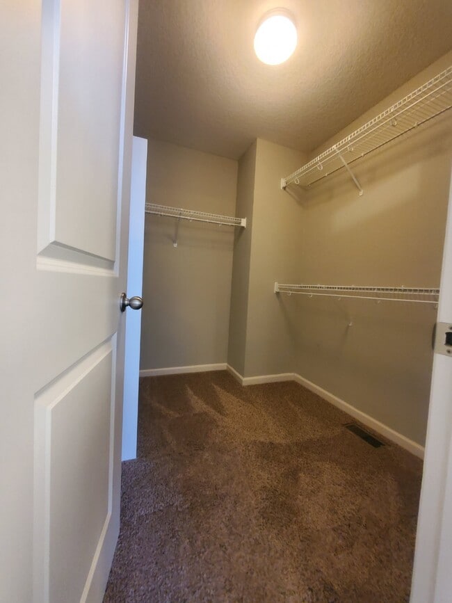 Foto del edificio - 5 BR 3 BA Single Family Home in North Hugo Minneapolis