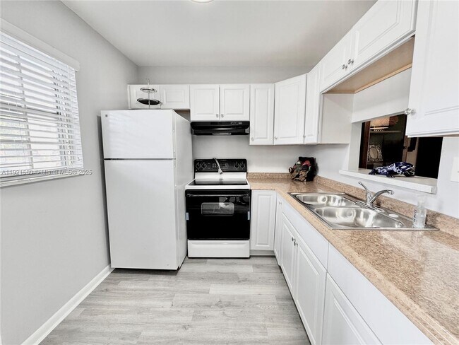 Foto del edificio - 4431 NW 16th St