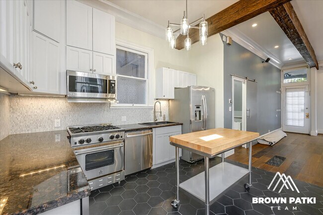 Building Photo - 278 Fair Oaks St