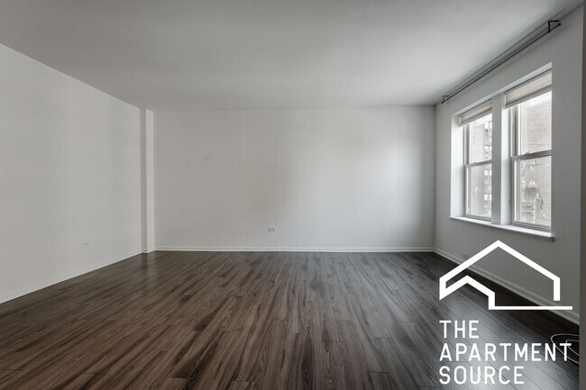 Building Photo - 925 W Carmen Ave