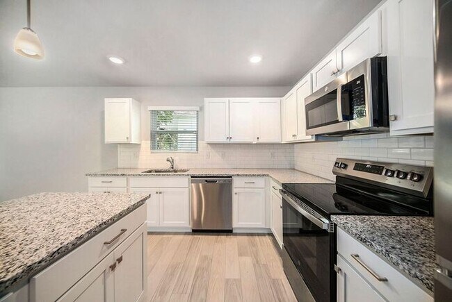 Foto del edificio - 438 Hidden Meadows Dr