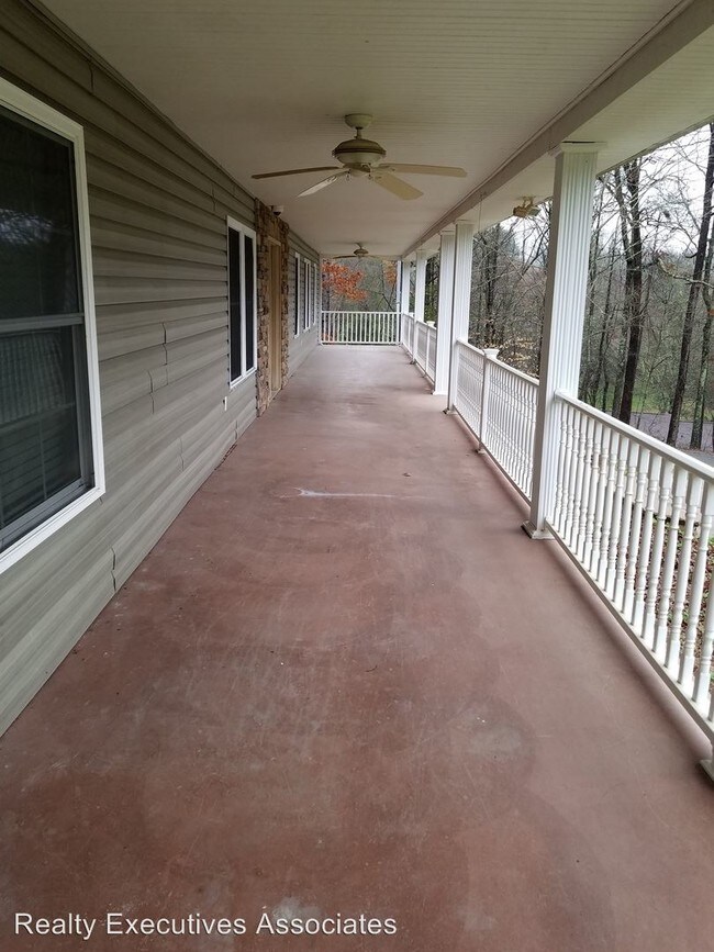 Building Photo - 214 Chestnut Ridge Rd