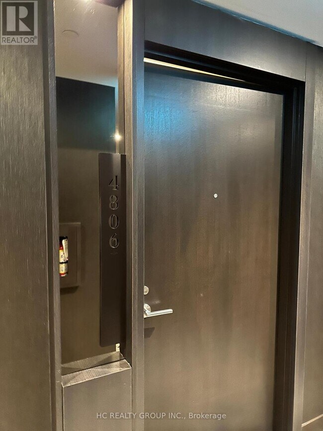 Photo du bâtiment - 11 Yorkville Ave