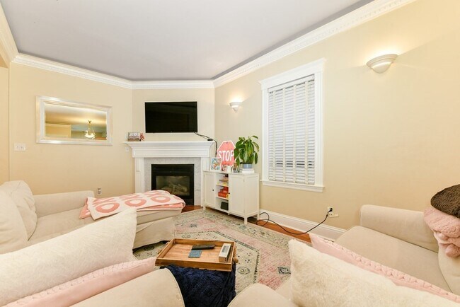 Foto del edificio - 733 E 3rd St