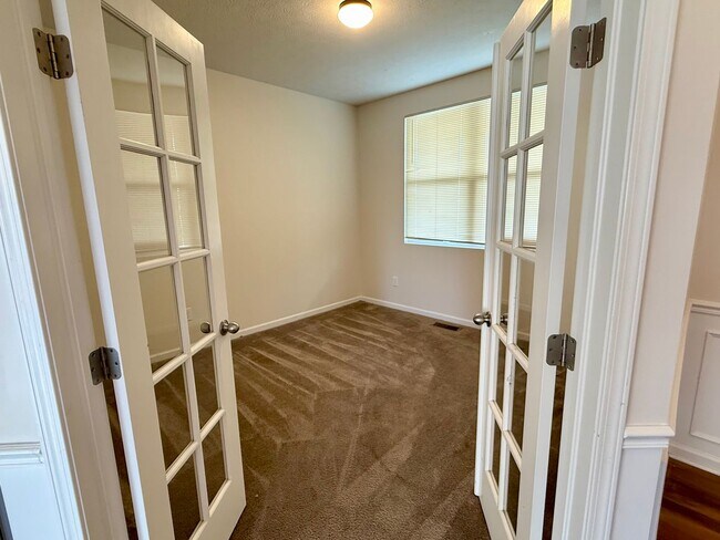 Foto del edificio - Spacious 4BR 2B w/ Large Backyard • Full Appliance Kitchen • 2-Car Garage in Pataskala