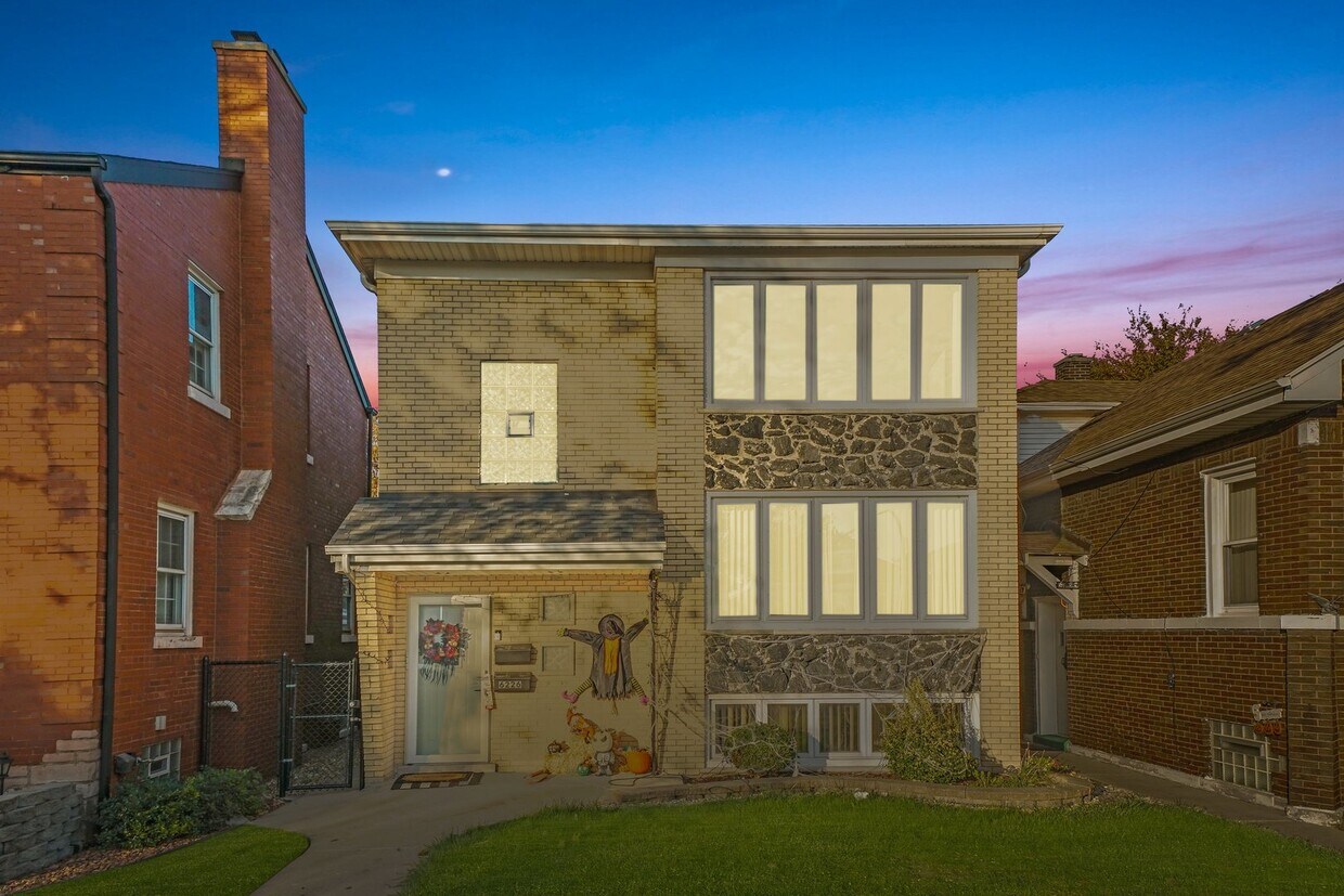 Primary Photo - 6226 S Parkside Ave