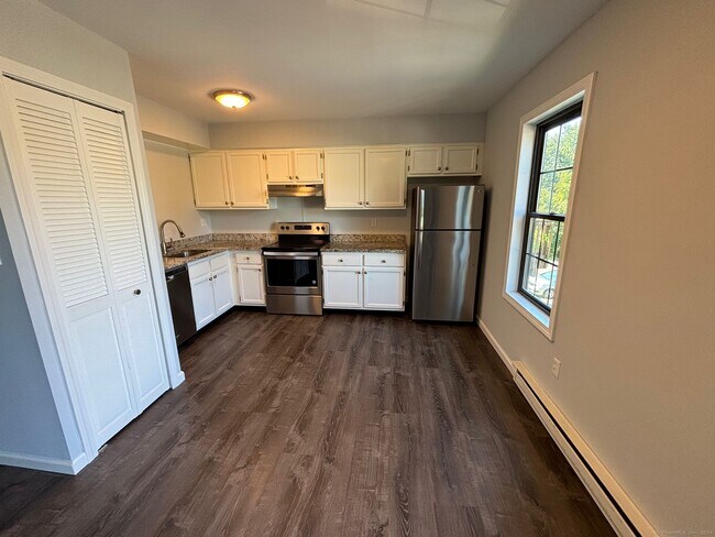 Building Photo - 188 Aspetuck Vlg