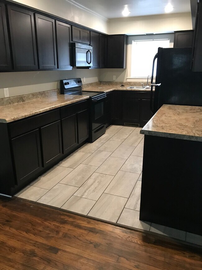 Building Photo - 508/510 S Duncan Ave