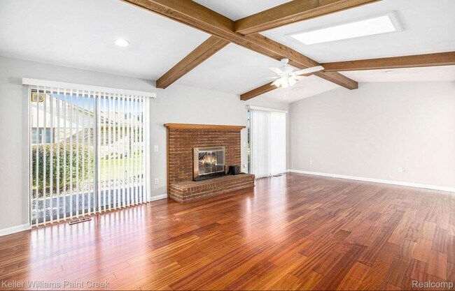 Foto del edificio - 5055 Scarsdale Dr