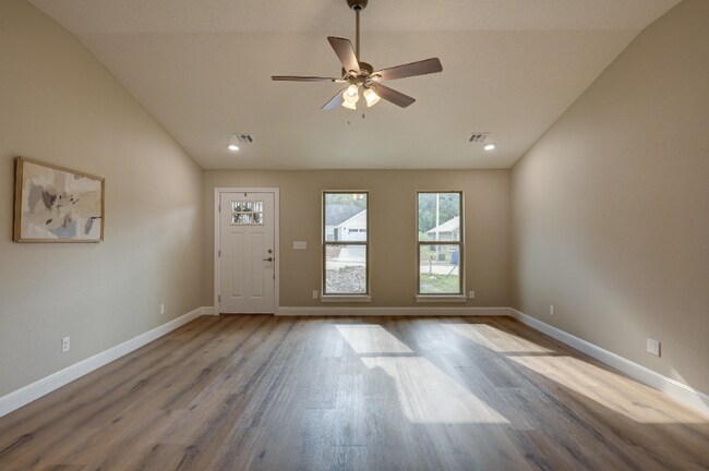 Foto del edificio - 1242 Sheila Ann Dr