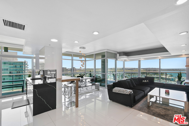Foto del edificio - 13700 Marina Pointe Dr