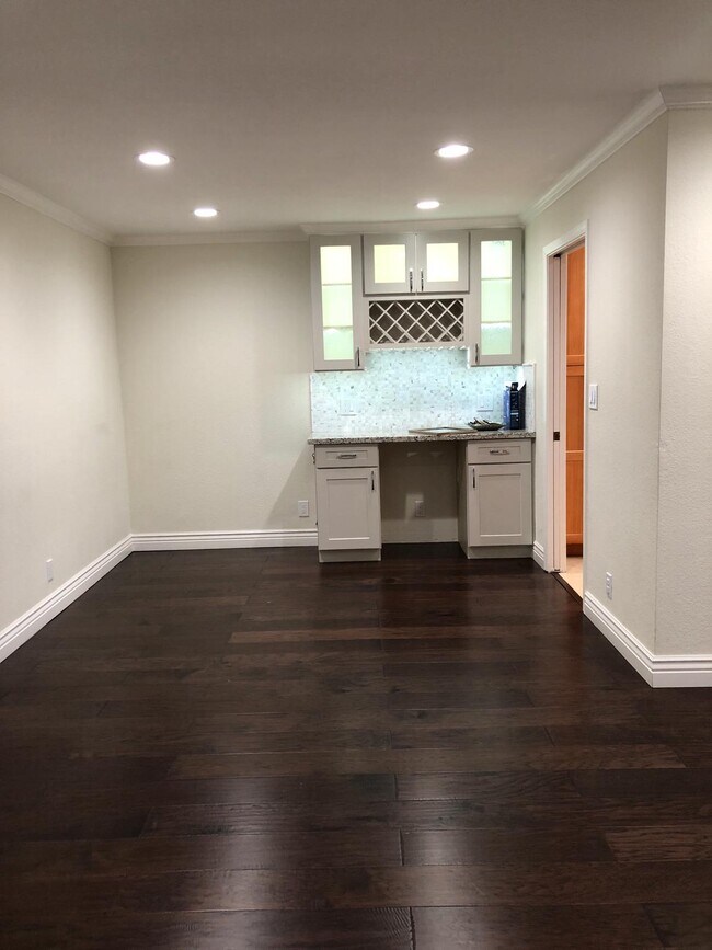 DiningRoomView_fromLiving - 431 Northlake Dr