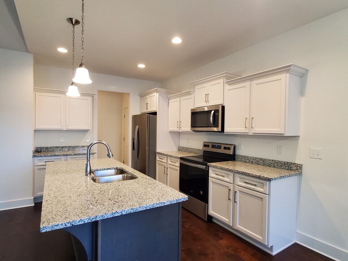 Foto principal - 220 Hermitage Point Dr