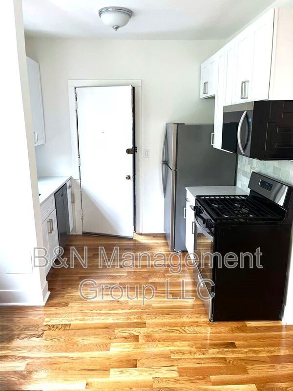 Primary Photo - 1065 W Dakin St