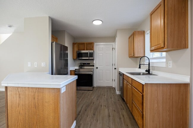 Photo - 3 bedroom, 2.5 bathroom home - SE Portland