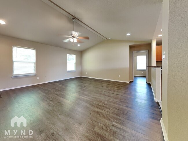 Foto del edificio - 100 Cedar Creek Loop
