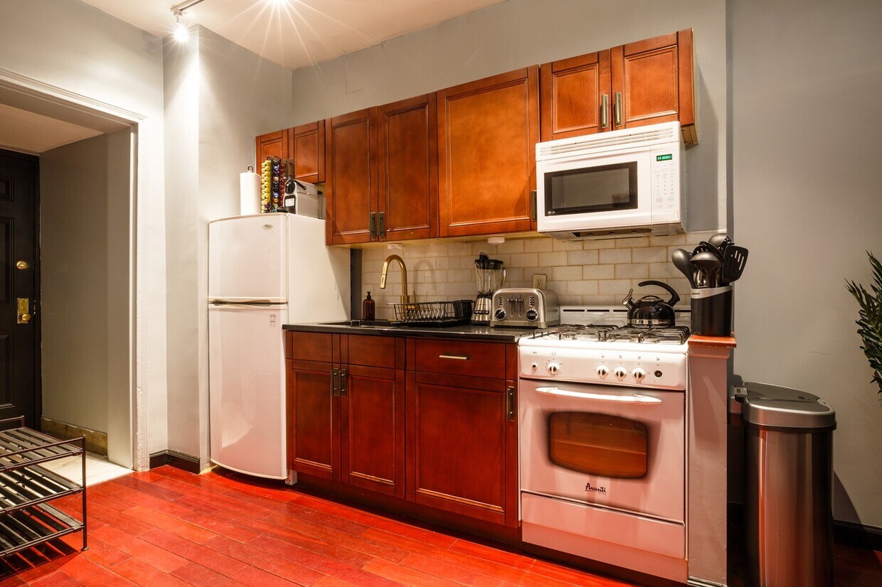 Foto principal - 239 East 33rd Street