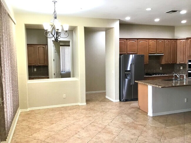 Foto del edificio - 5 Bdrm, 3 Full bath, clean nice home in Oro Valley-La Canada & Naranja