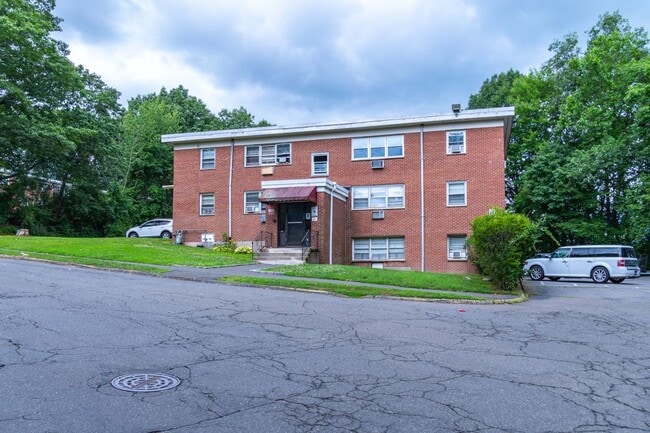 Building Photo - 304 Pine Rock Ave