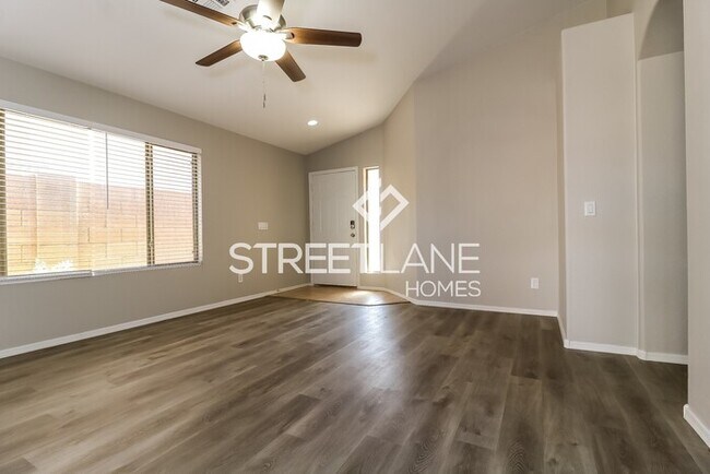 Foto del edificio - REDUCED - Now offering $1000 off first ful...