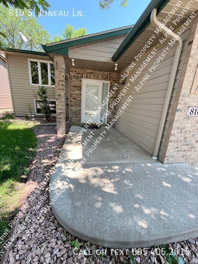 Building Photo - 810 S Juneau Ln