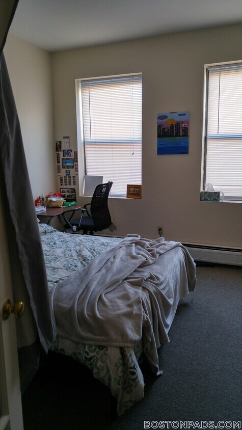 Foto del edificio - 833 Beacon St