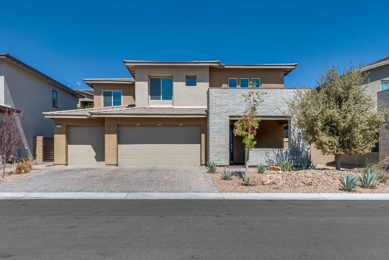 Primary Photo - Luxury Summerlin North Home with Private Pool