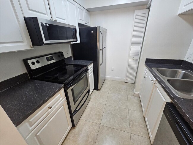 Foto del edificio - 12172 St.Andrews Pl