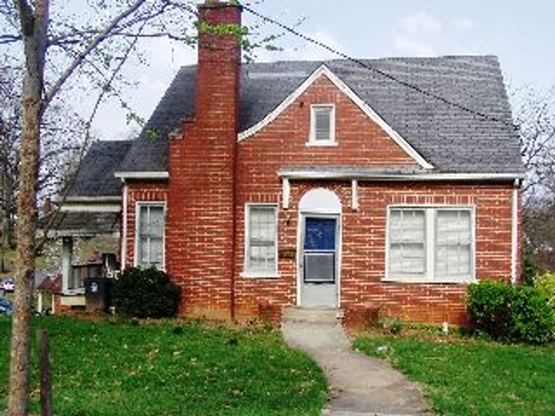 Foto principal - Brick Home with 1st Floor Bedroom