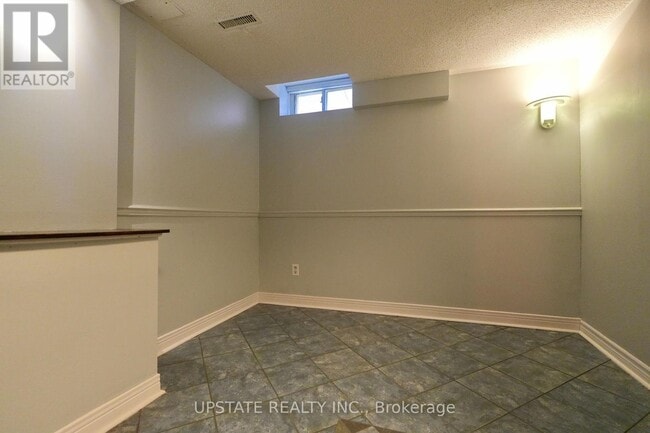 Building Photo - 1627 Logandale Dr