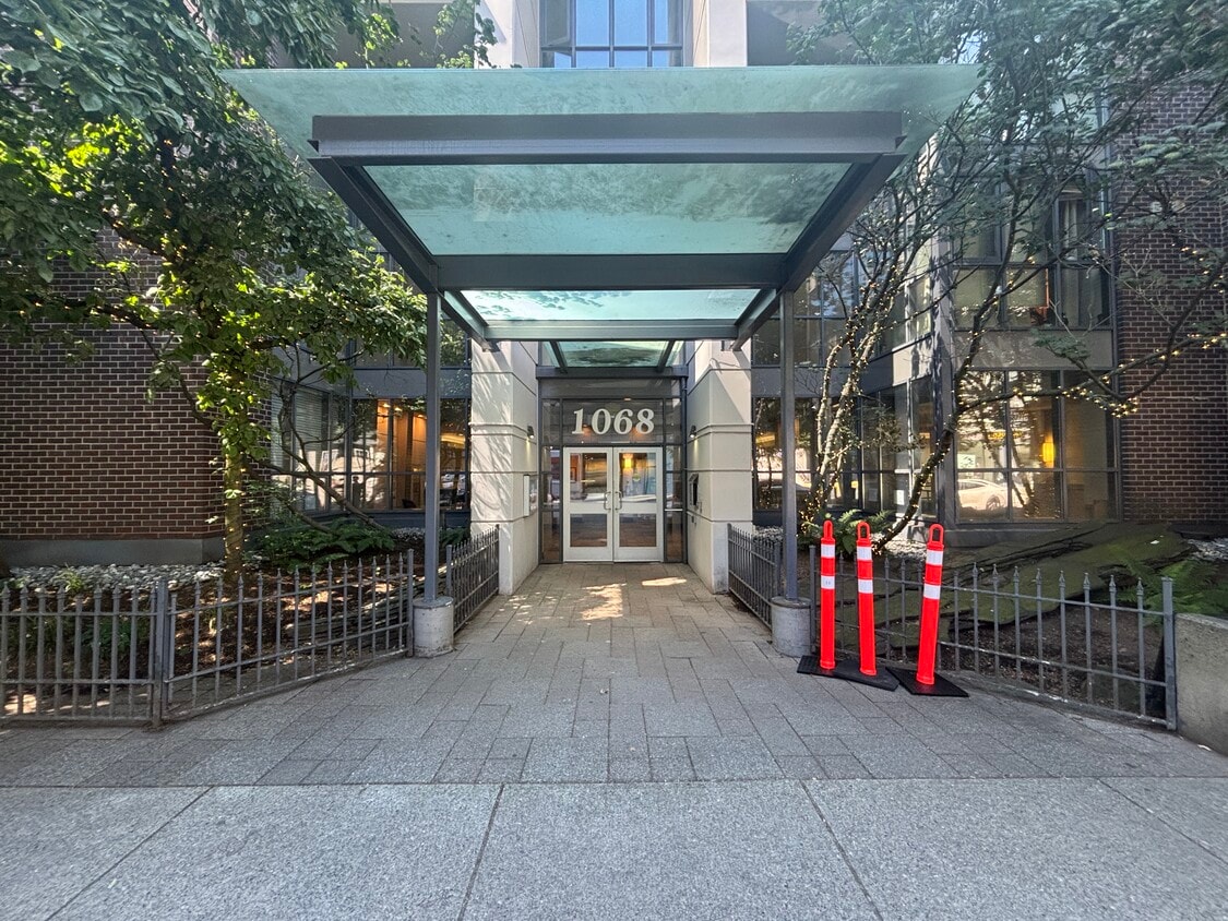 Primary Photo - 1068 Hornby St