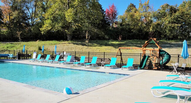 Apartamentos Sugar Creek — foto de la comunidad - Sugar Creek Apartments