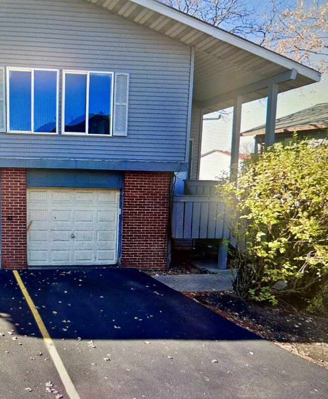 Building Photo - 1 Elm Ct