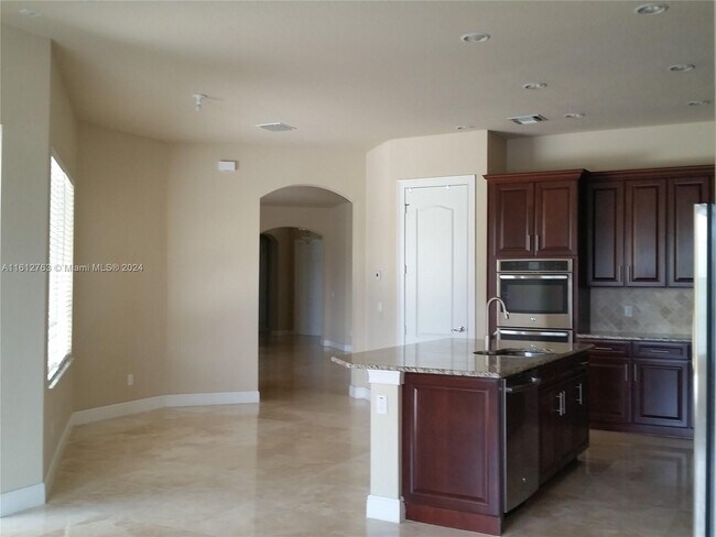 Foto del edificio - 10170 Edgewater Ct