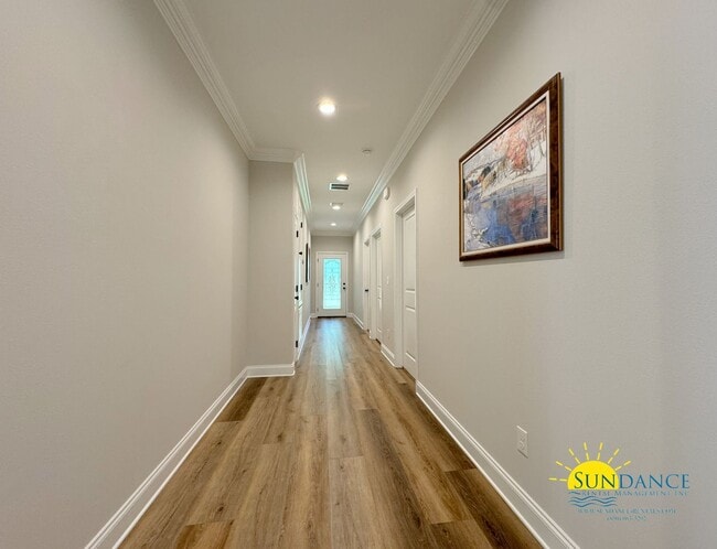 Building Photo - Beautiful 3 Bedroom Home with a Screened P...