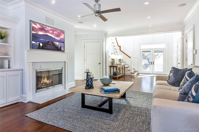 Building Photo - 695 Sound Dr