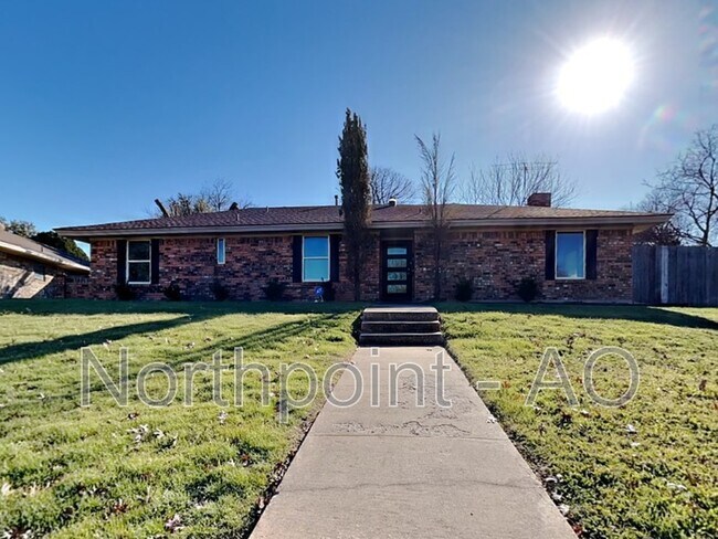 Foto del edificio - 2724 Russwood Ln