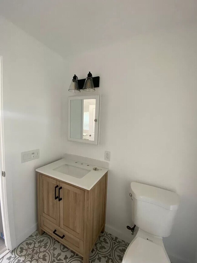 Foto del edificio - Unit B