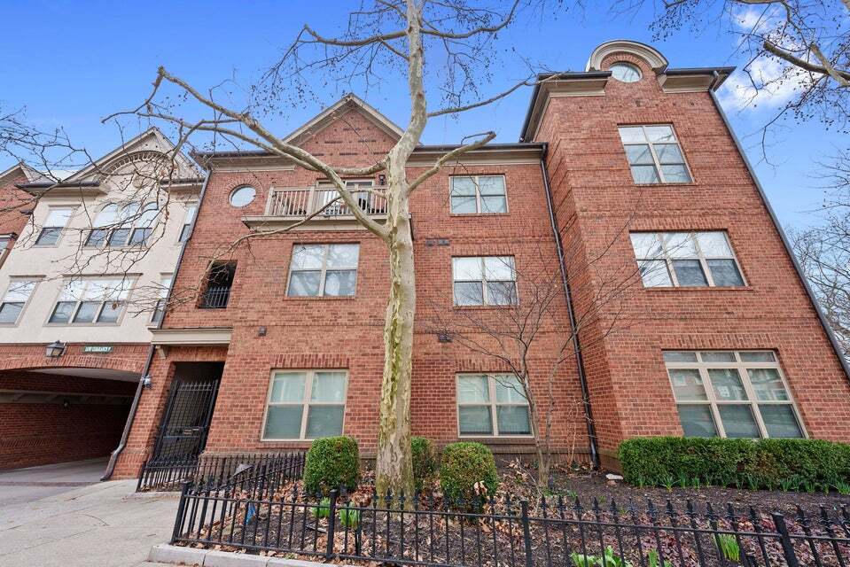 35 Buttles Ave Unit A, Columbus, OH 43215 Condo for Rent in Columbus