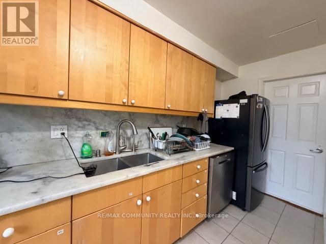 Building Photo - 537 Steeles Ave W