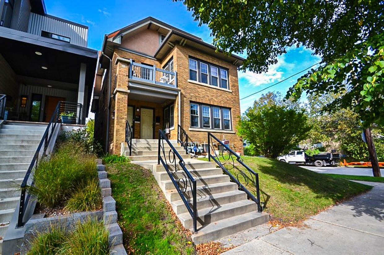 Primary Photo - 1645 N Astor St