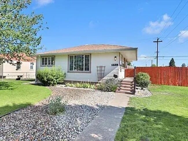 Building Photo - 1529 E Bismark Ave