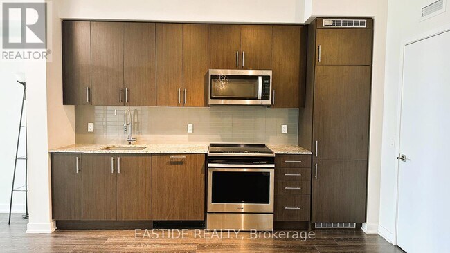 Building Photo - 4055-4055 Parkside Village Dr