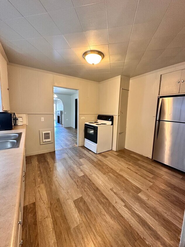 Primary Photo - 1308 N Cook St