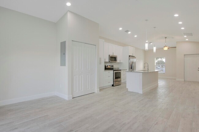 Foto del edificio - 1566 W 26th Ct