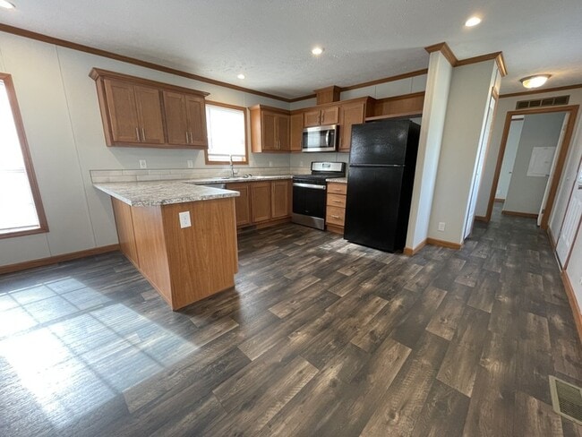 Building Photo - 38031 Leverette Ave