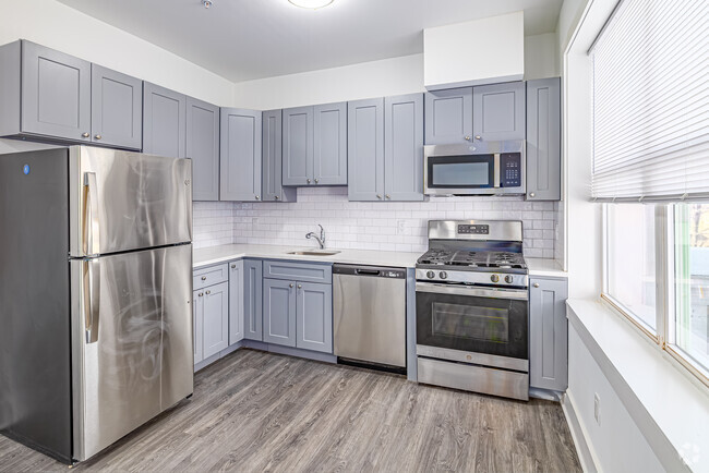 1BR, 1BA - 600SF - Kitchen - BLVD 446